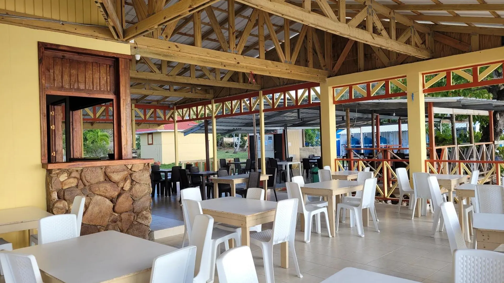 Cabanas Y Restaurante Miss Elma Fresh Water Bay