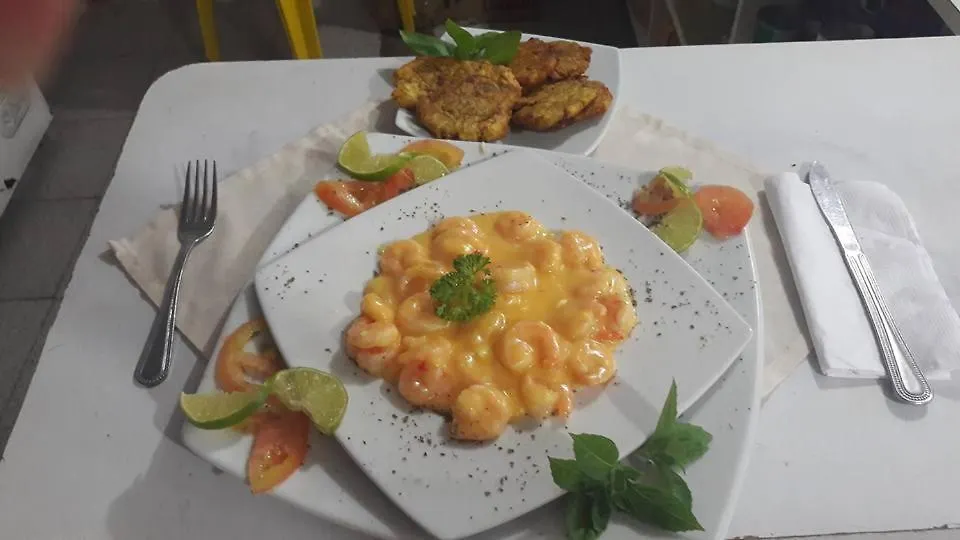 Cabanas Y Restaurante Miss Elma Fresh Water Bay Homestay