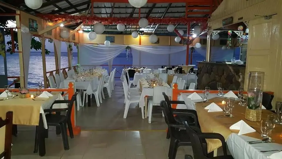 Cabanas Y Restaurante Miss Elma Fresh Water Bay 0*,